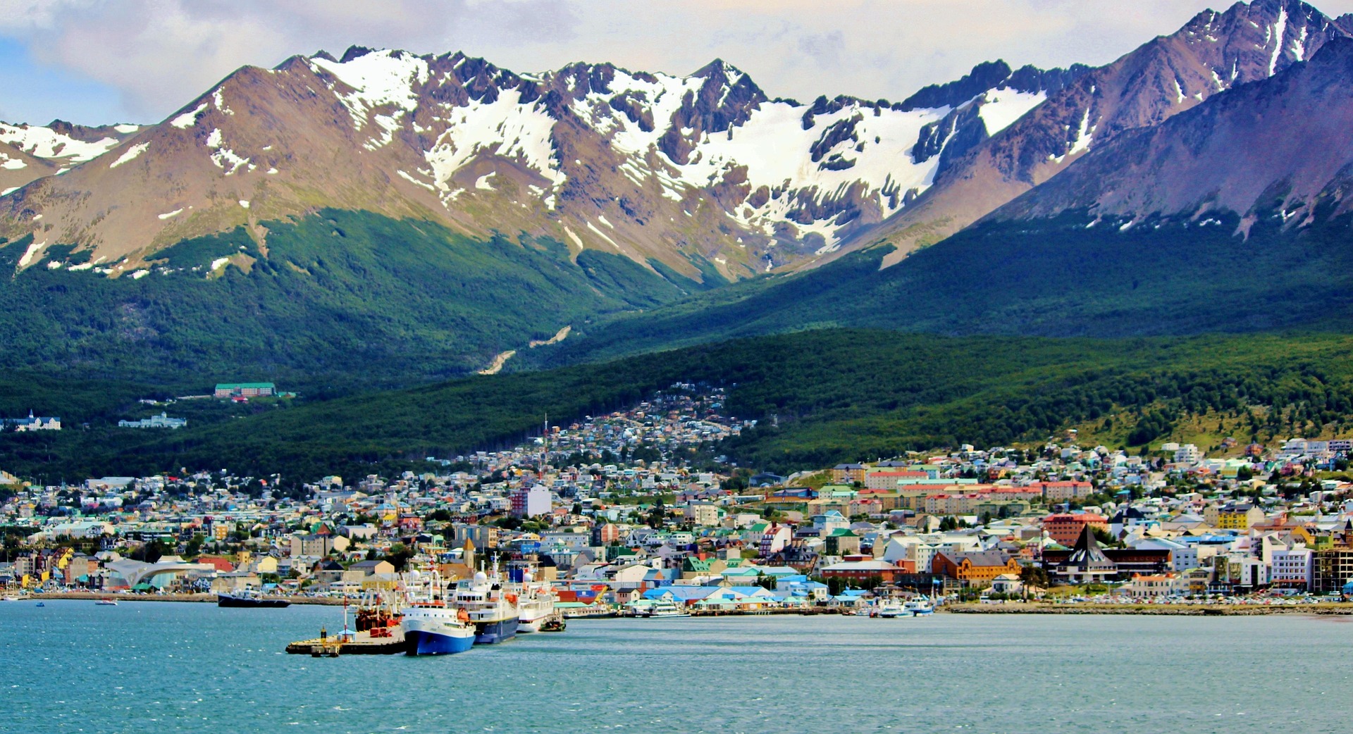 Panorama de Ushuaia como gateway antártica